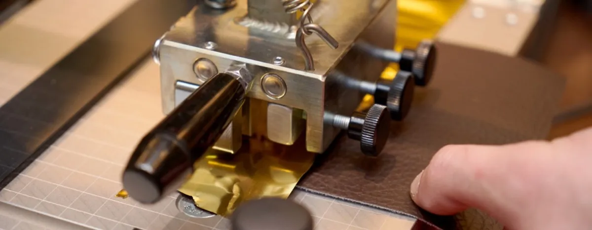 The Unmatched Mark: Why Hot Foil's Mechanical Edge Outlasts Digital Finishes