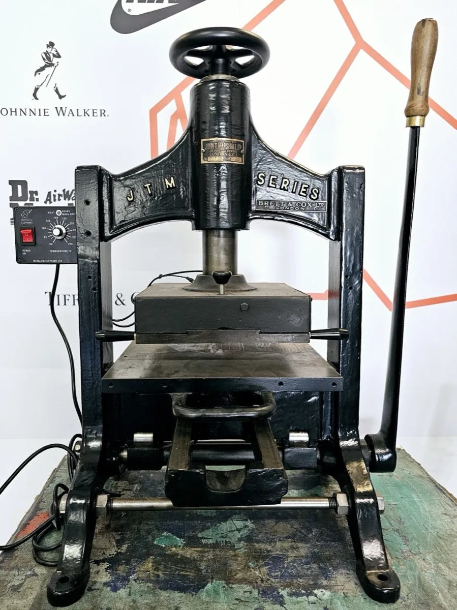 Bookbinding press, 10.5" × 10.5" die plate